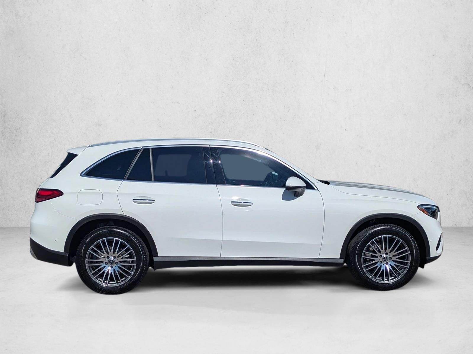 2025 Mercedes Benz GLC 300 4MATIC photo 3