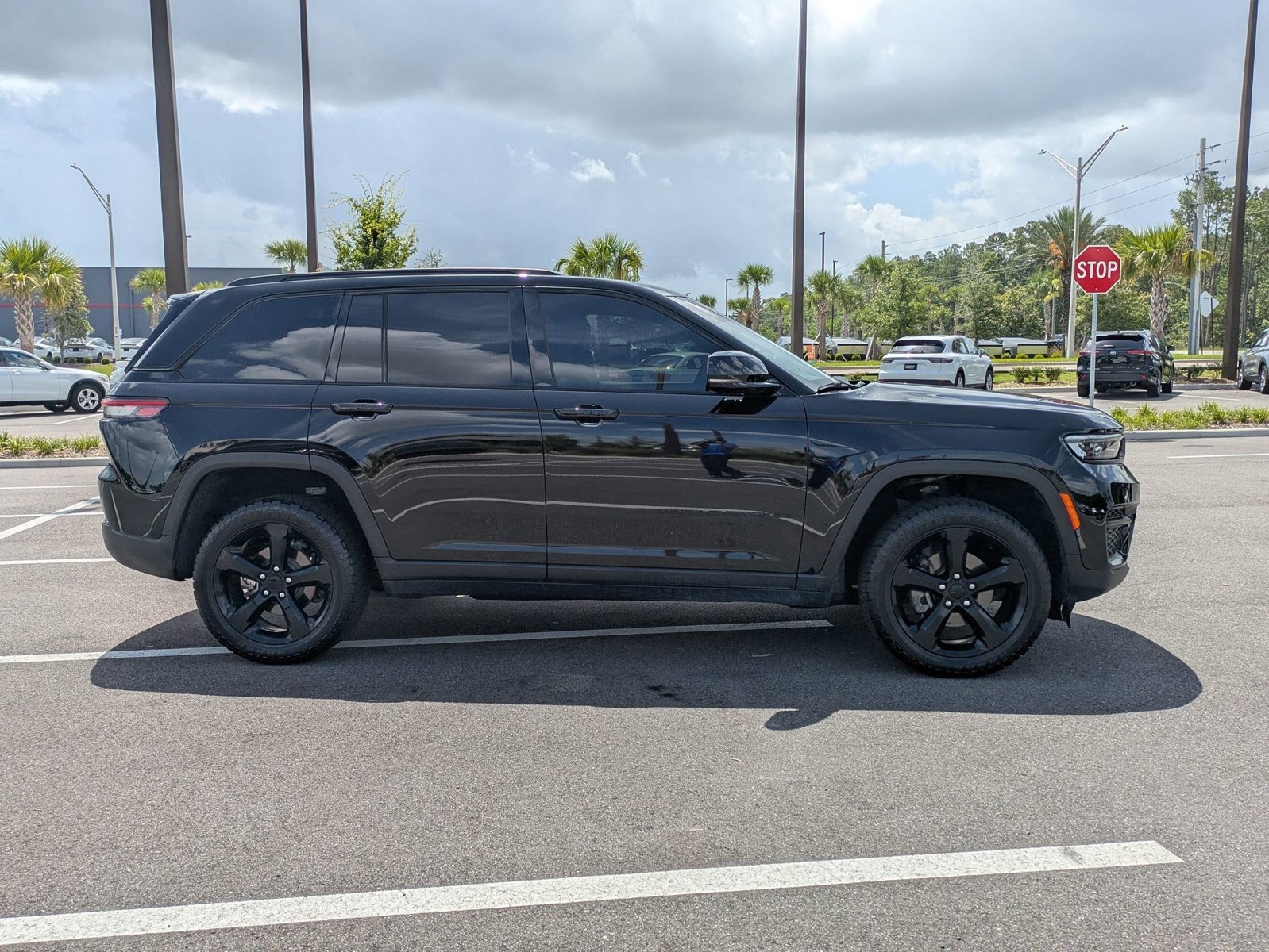 2024 Jeep Grand Cherokee Laredo photo 3