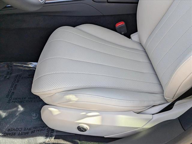 2025 Mercedes Benz E 350 4MATIC photo 4