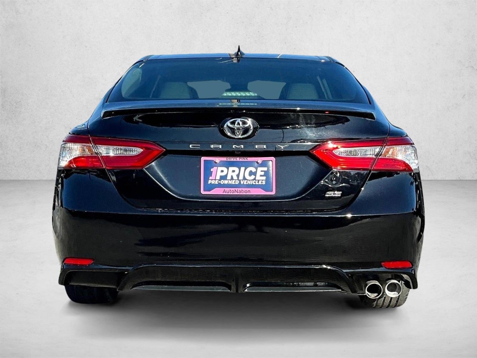 2020 Toyota Camry SE photo 3