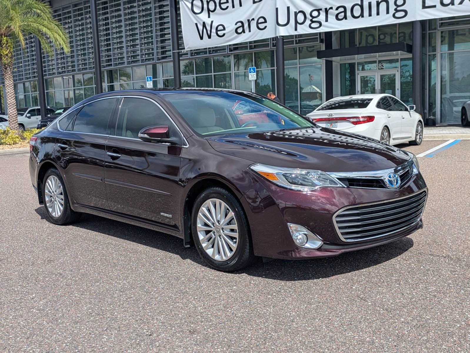 2015 Toyota Avalon Hybrid Limited photo 2