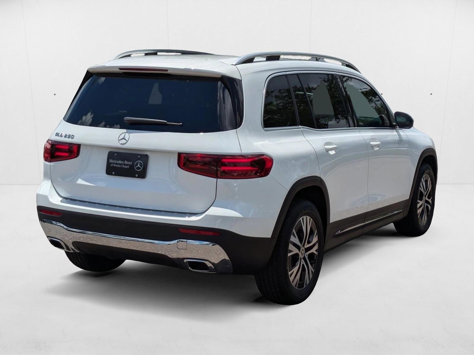 2025 Mercedes Benz GLB 250 photo 2