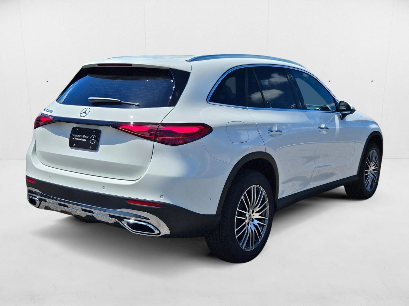 2026 Mercedes Benz GLC 300 photo 2