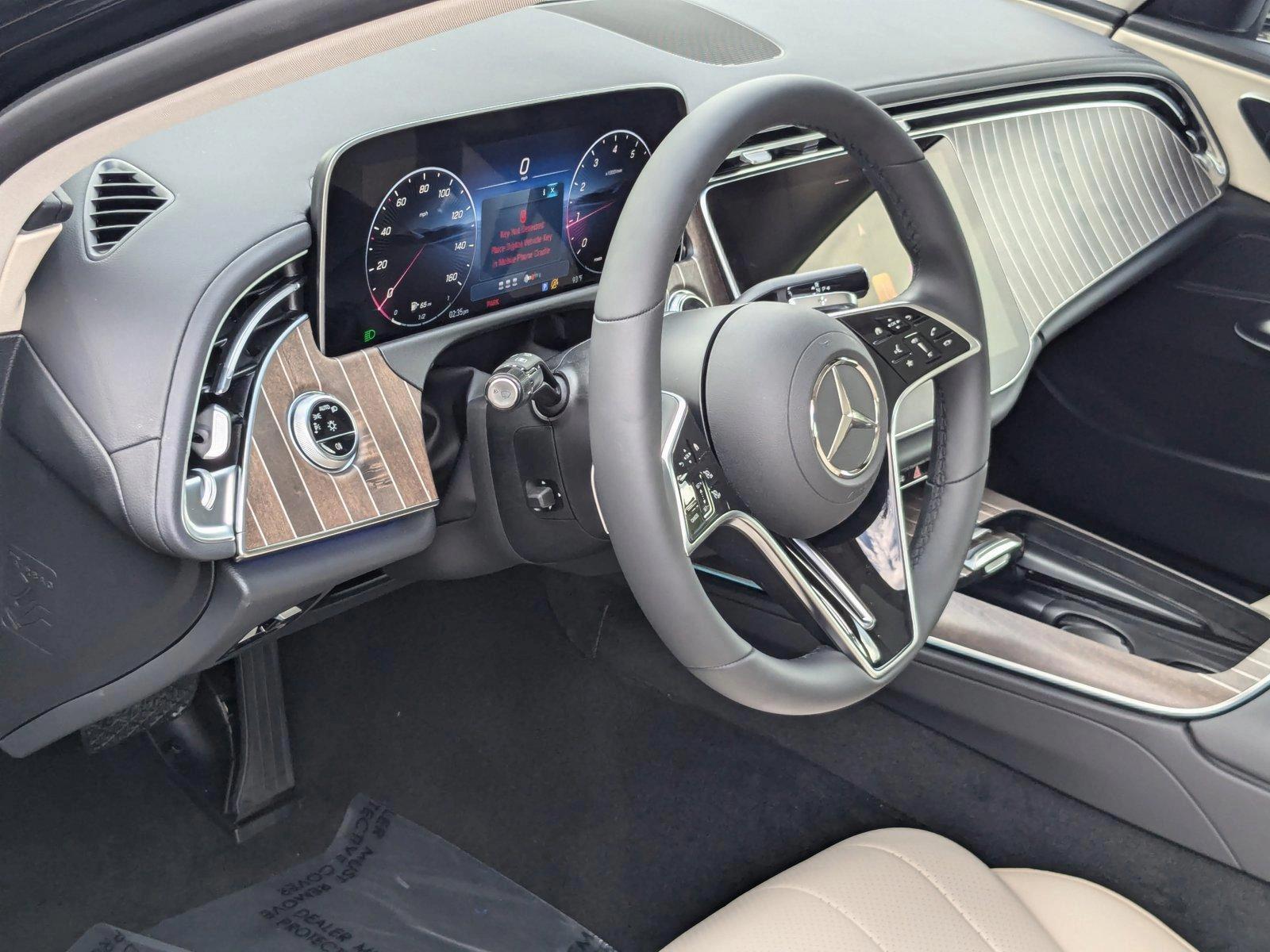 2025 Mercedes Benz E 350 4MATIC photo 3