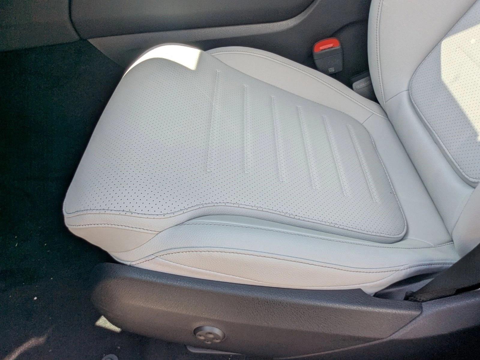 2026 Mercedes Benz GLC 300 4MATIC photo 4