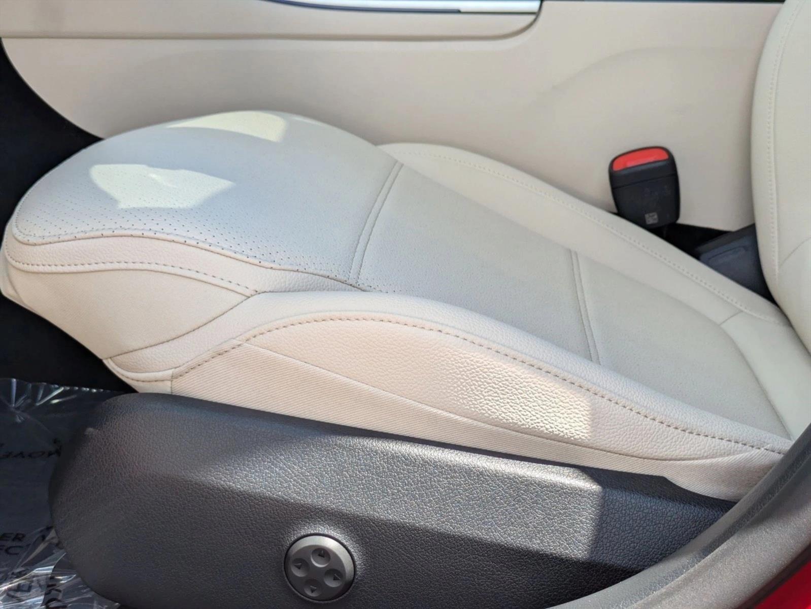 2025 Mercedes Benz C 300 Sedan photo 4