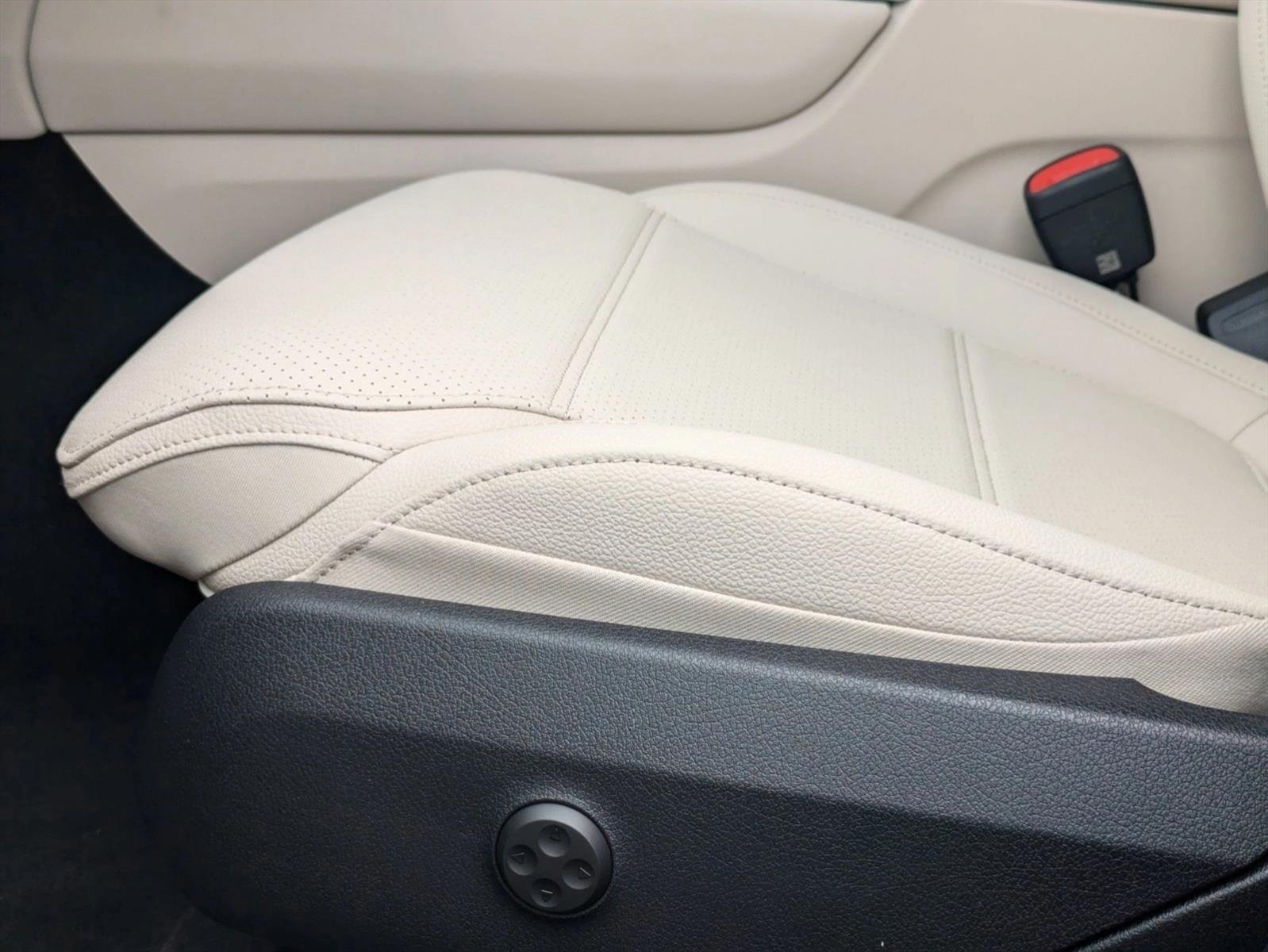 2026 Mercedes Benz GLC 300 photo 4