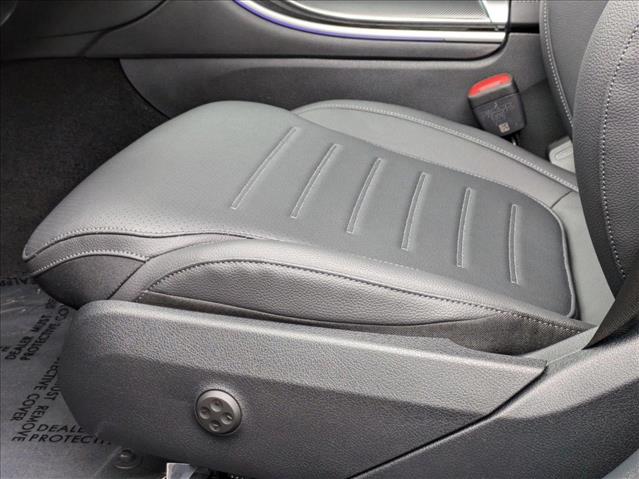 2025 Mercedes Benz C 300 Sedan photo 4