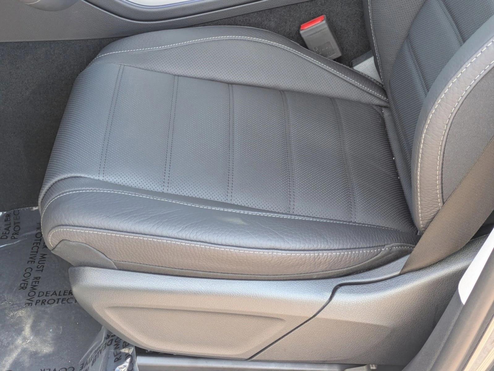 2025 Mercedes Benz GLS 450 4MATIC photo 3