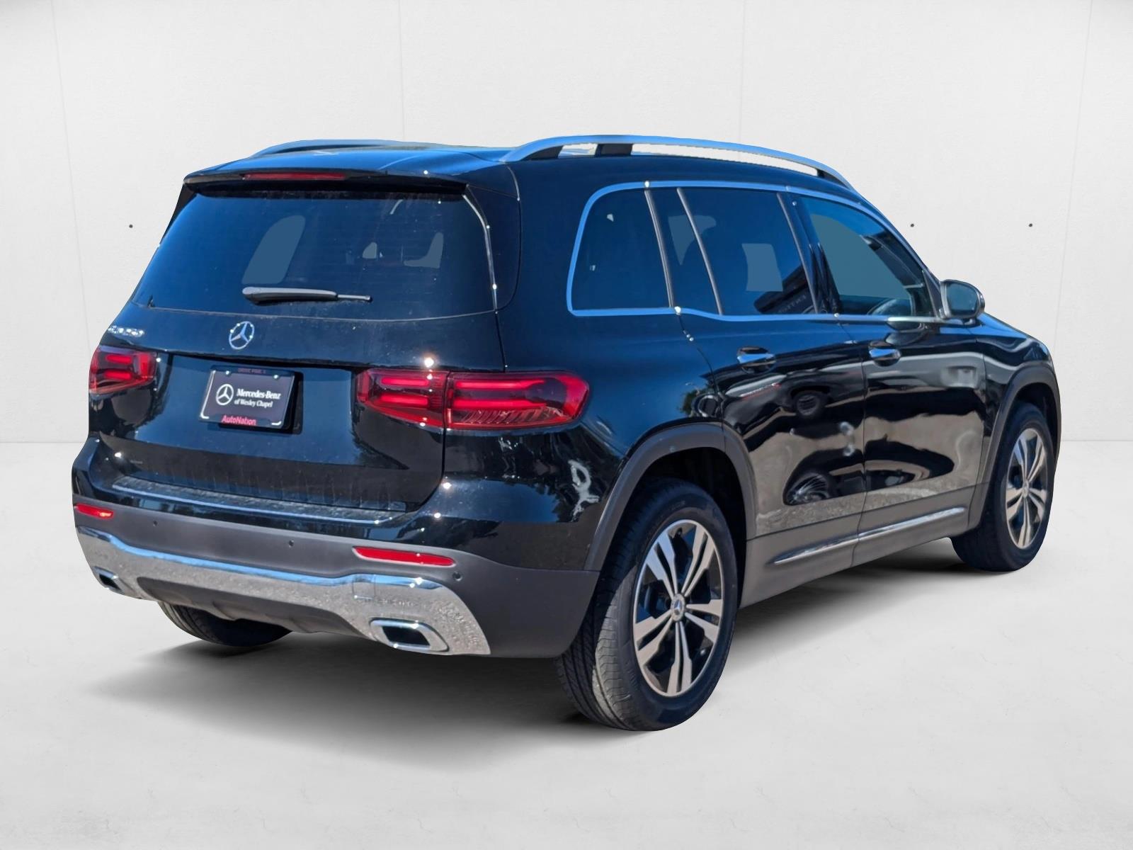 2025 Mercedes Benz GLB 250 photo 2