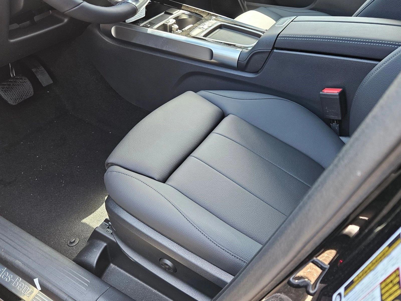 2025 Mercedes Benz GLB 250 photo 3