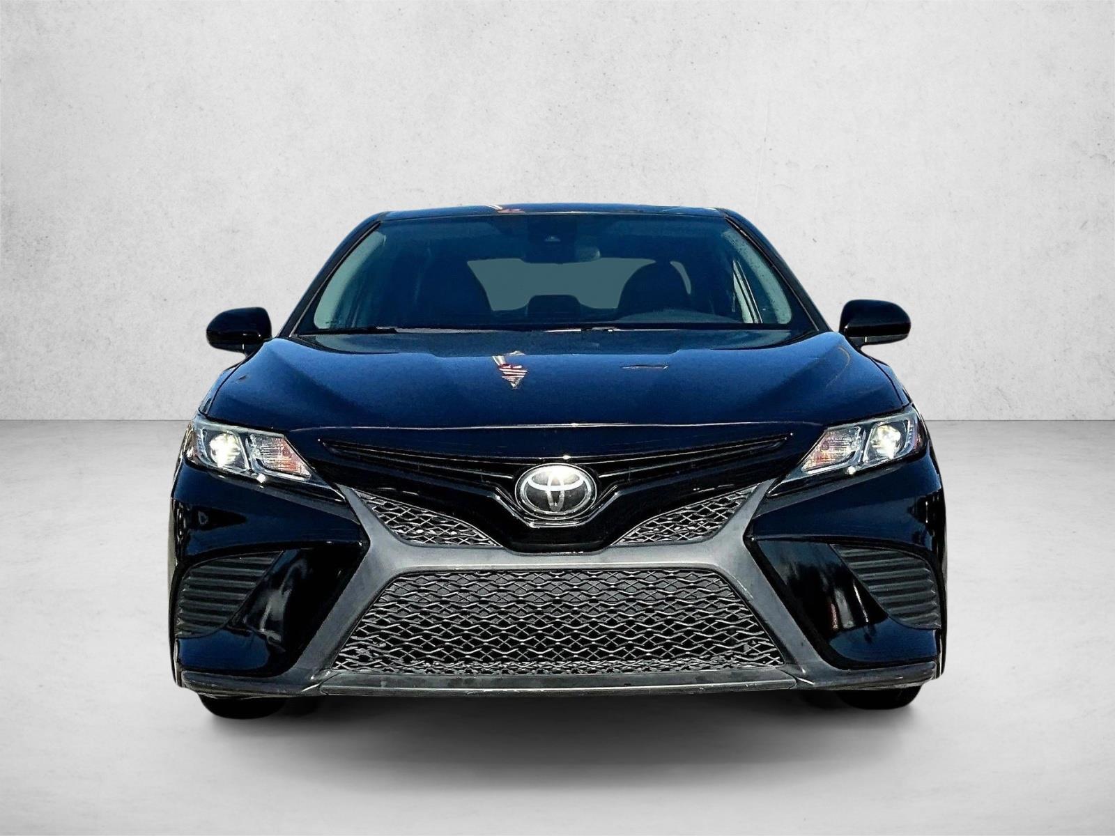 2020 Toyota Camry SE photo 2