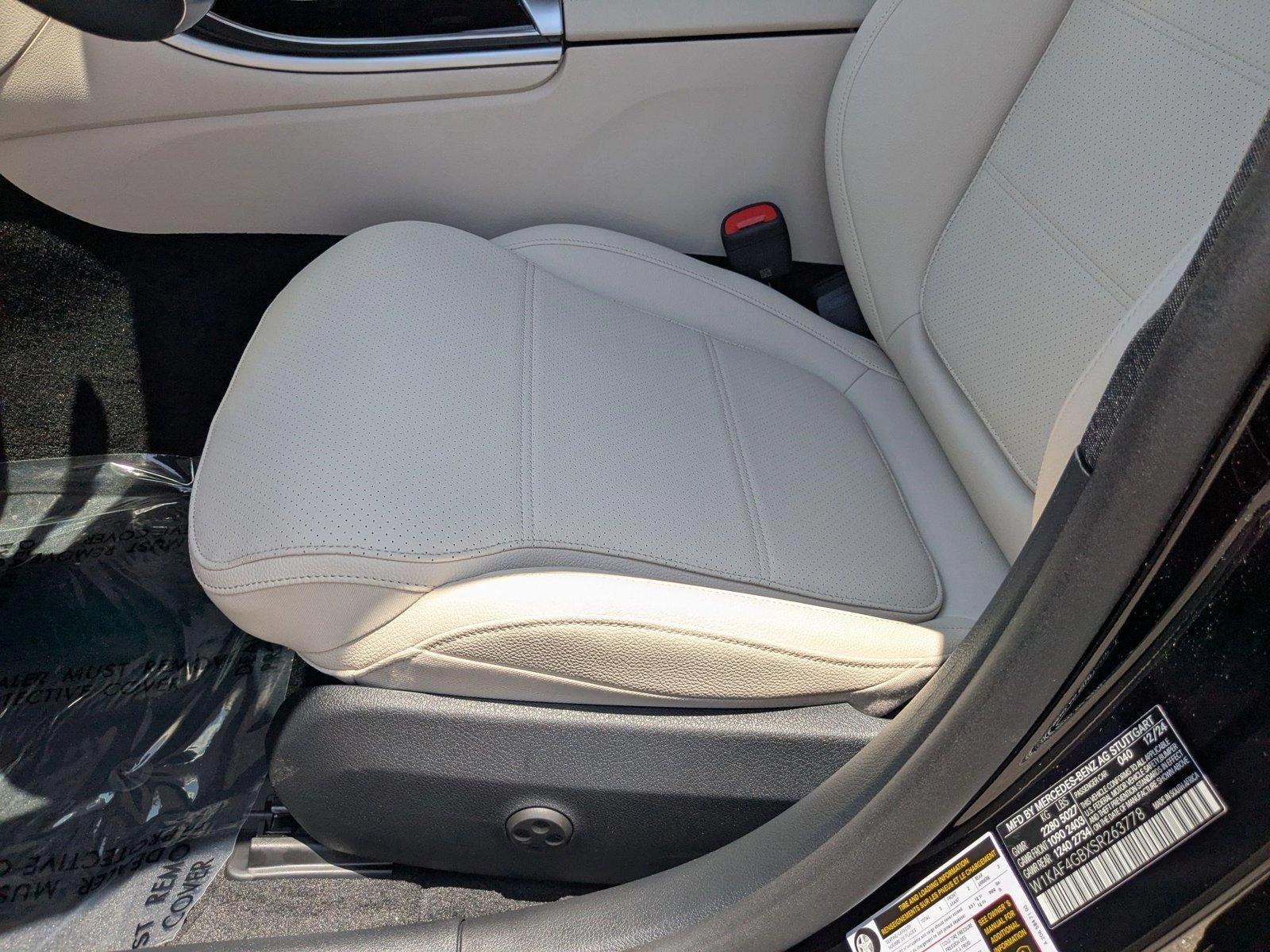 2025 Mercedes Benz C 300 Sedan photo 4