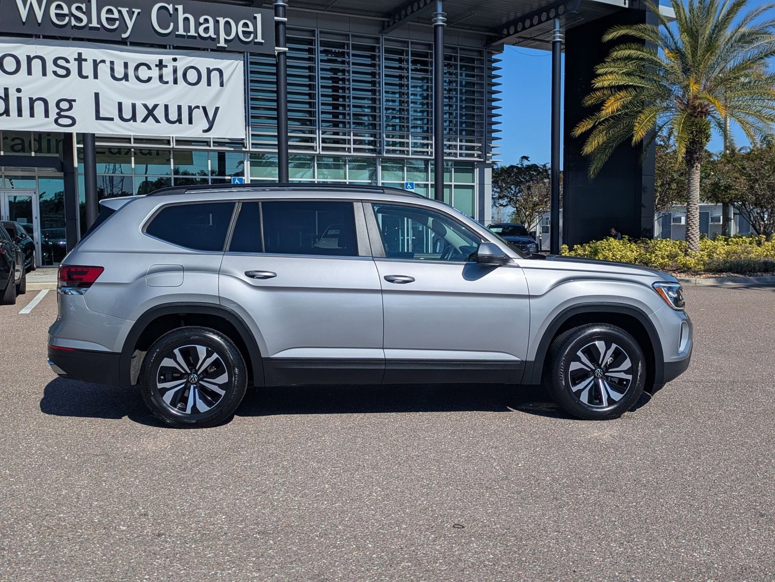 2024 Volkswagen Atlas SE photo 3