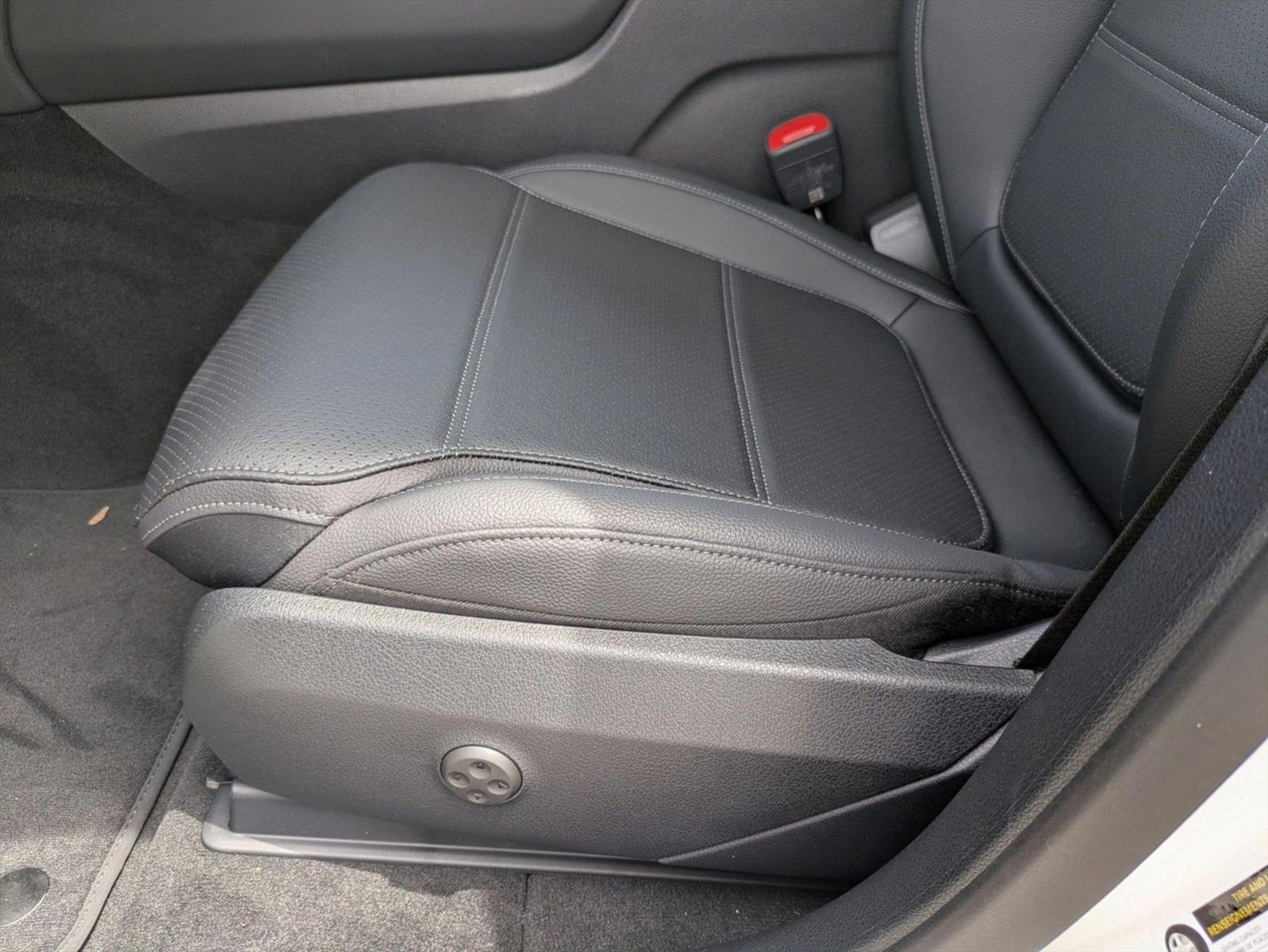 2025 Mercedes Benz GLC 300 4MATIC photo 2