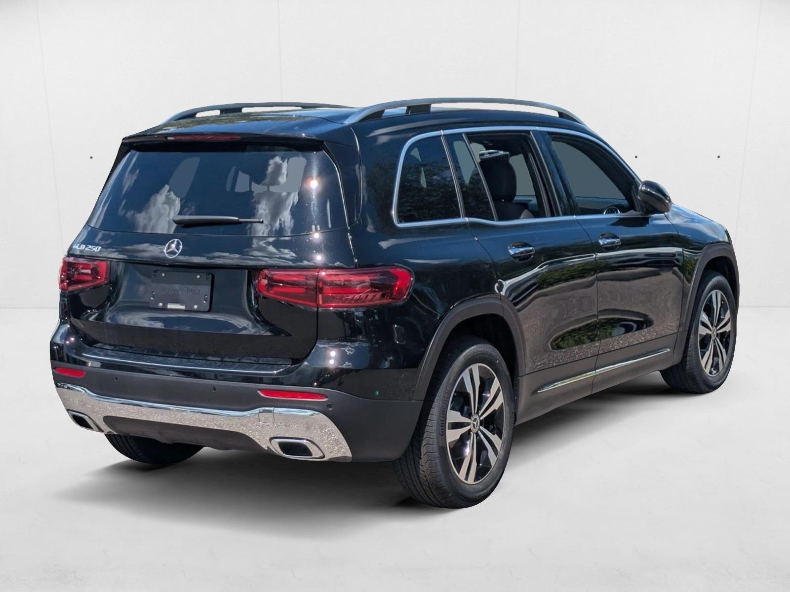 2025 Mercedes Benz GLB 250 photo 2