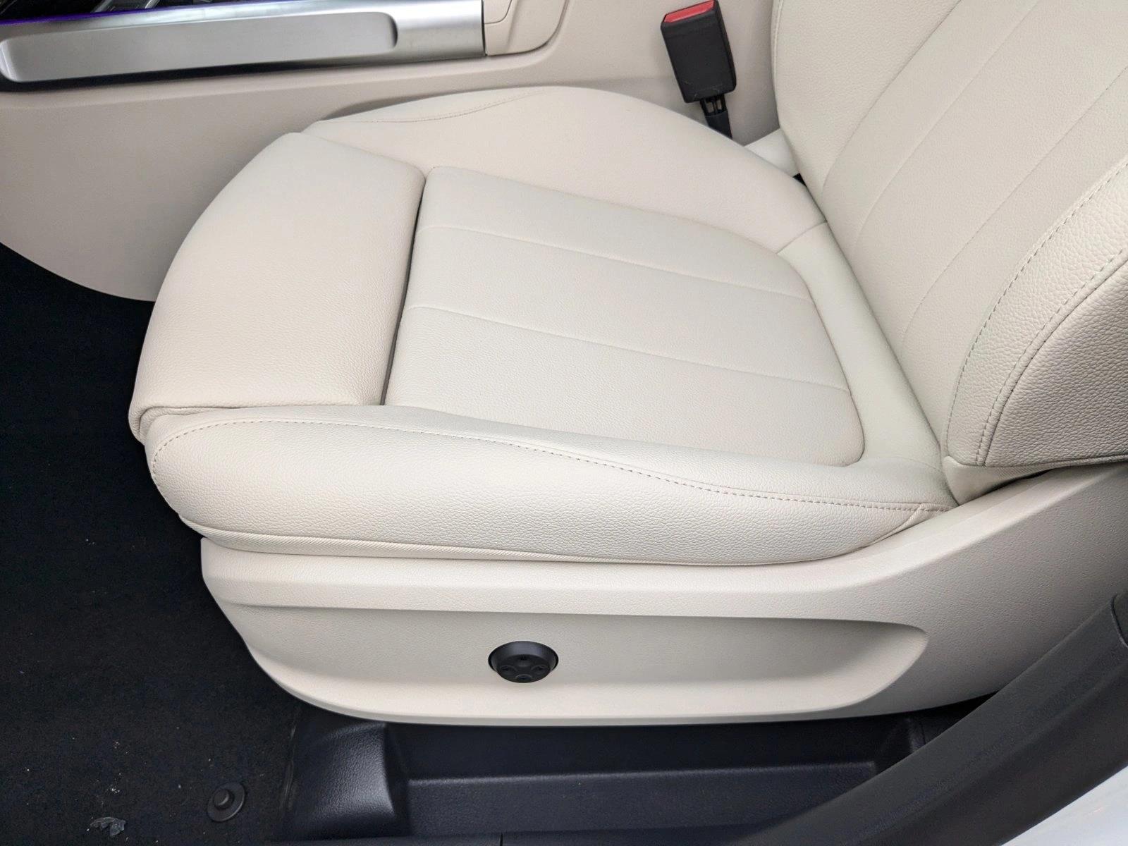 2025 Mercedes Benz GLB 250 photo 4