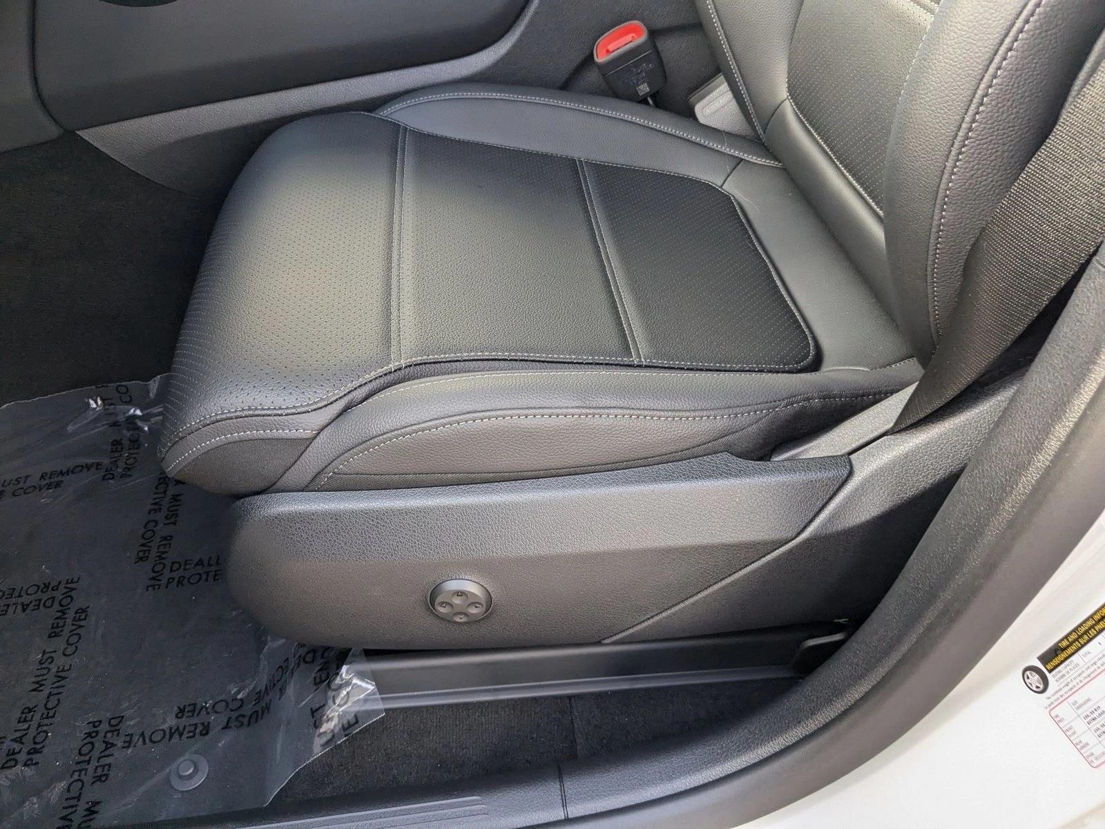 2025 Mercedes Benz GLC 300 photo 2