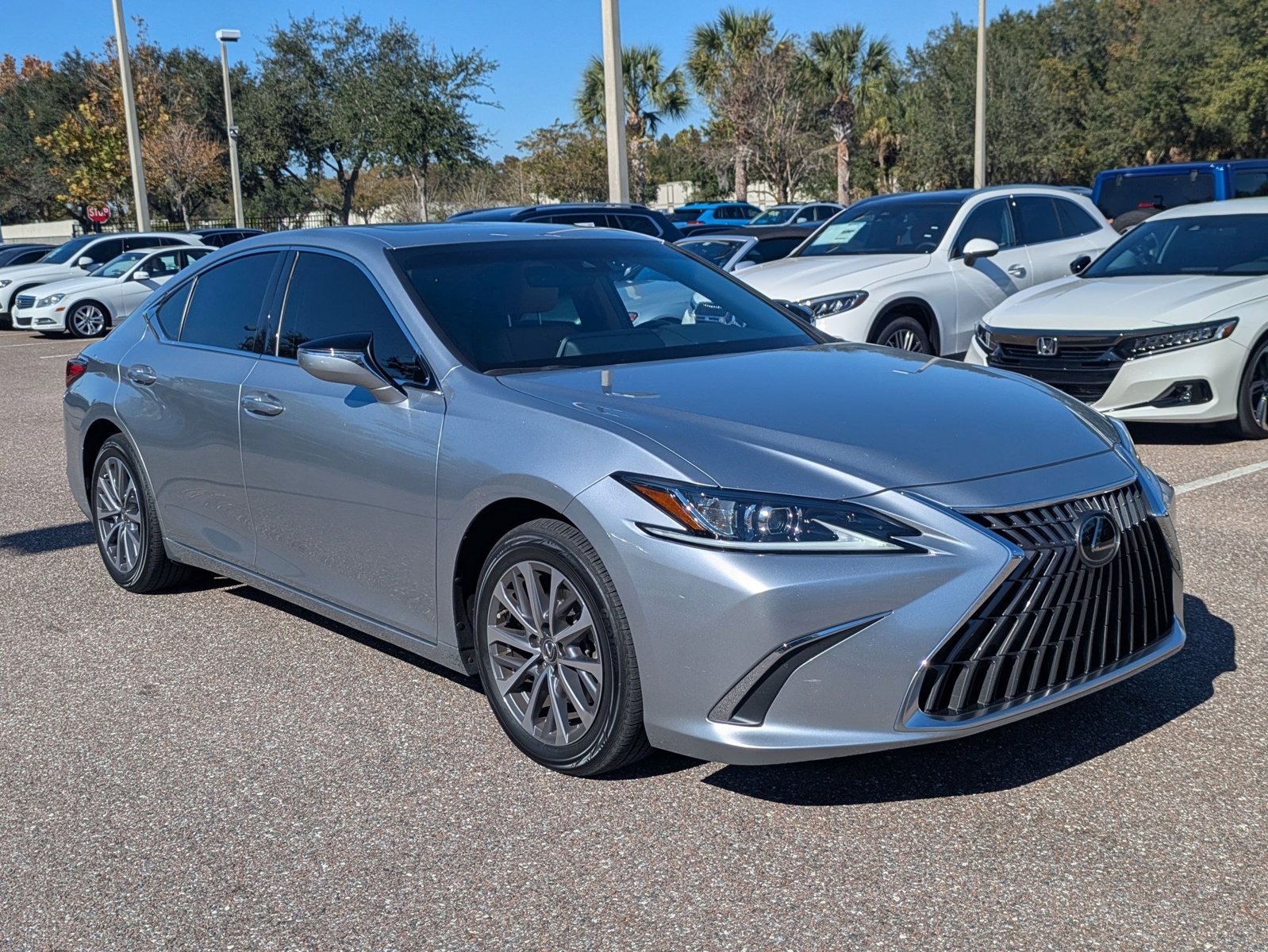 2022 Lexus ES 350 photo 3