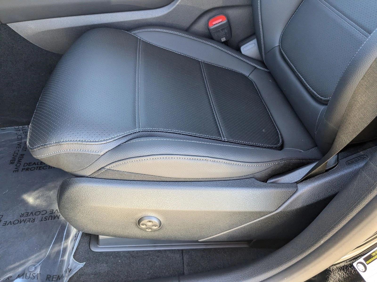 2025 Mercedes Benz GLC 350e 4MATIC photo 4