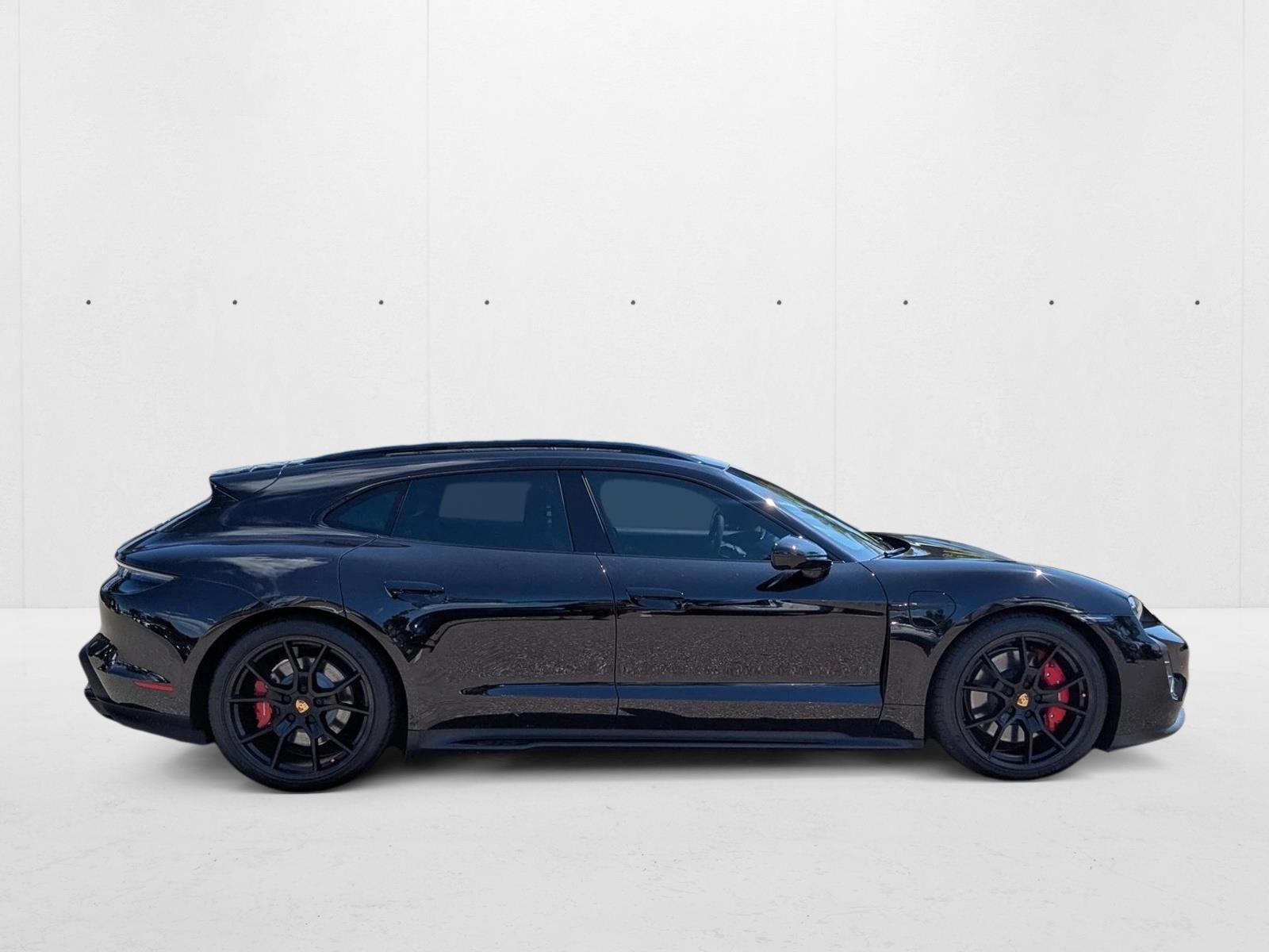 2024 Porsche Taycan GTS Sport Turismo photo 4