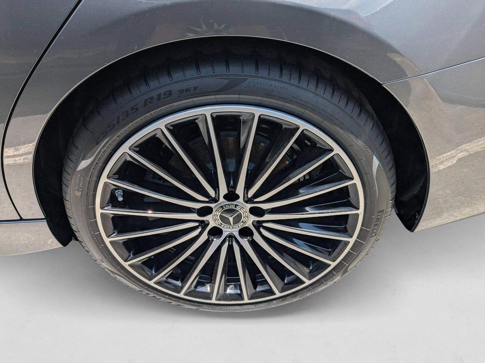 2025 Mercedes-Benz C-Class Sedan C 300 - Photo 9