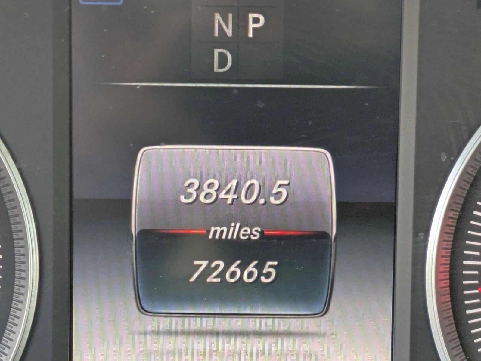 2016 Mercedes Benz GLC 300 4MATIC photo 3