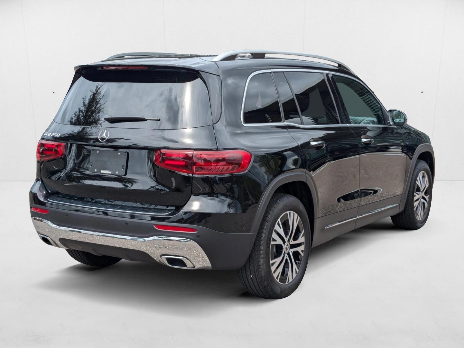 2025 Mercedes Benz GLB 250 photo 2