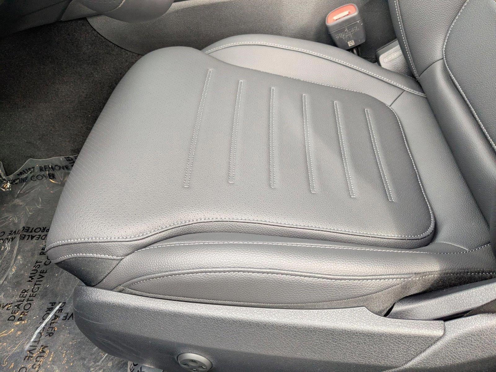 2025 Mercedes-Benz C-Class Sedan C 300 - Photo 4