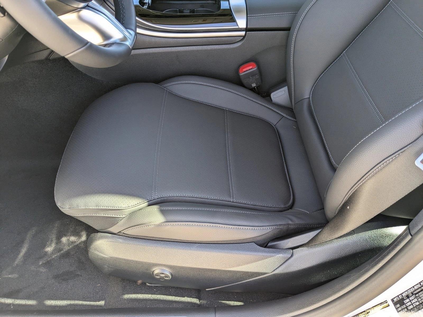 2025 Mercedes Benz C 300 Sedan photo 4