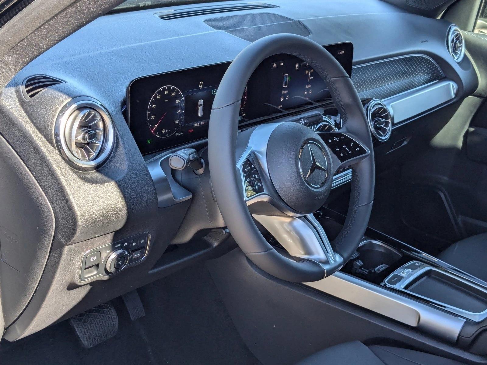 2025 Mercedes Benz GLB 250 photo 3