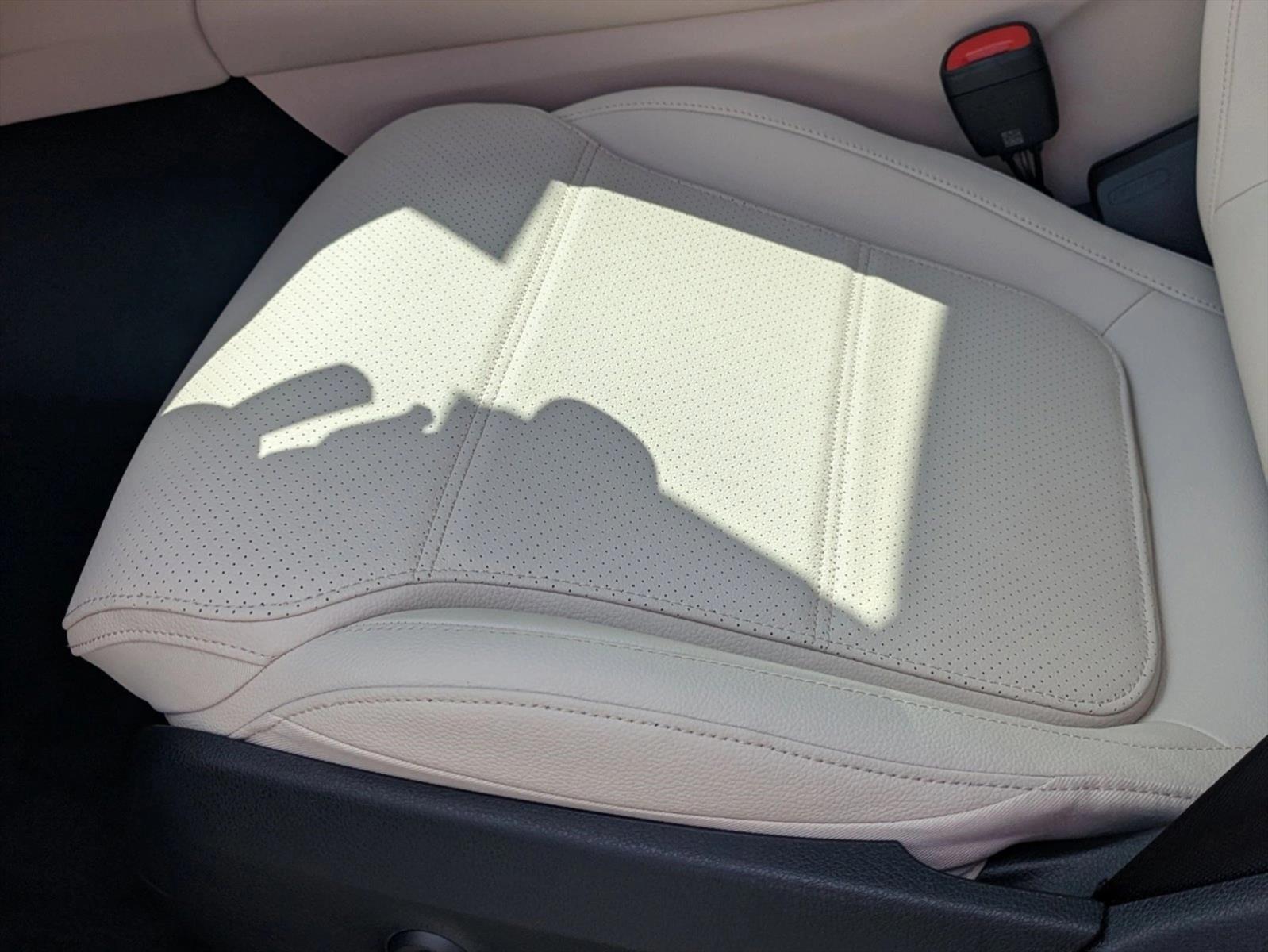 2026 Mercedes Benz GLC 300 photo 4