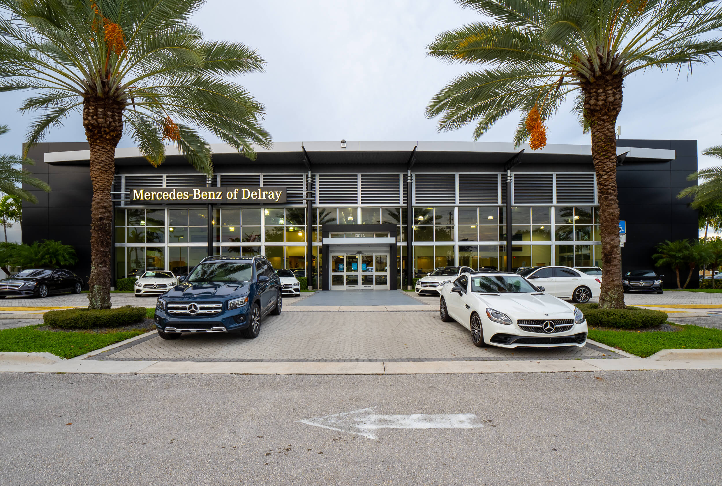 Exterior shot of Mercedes-Benz of Del Ray dealership