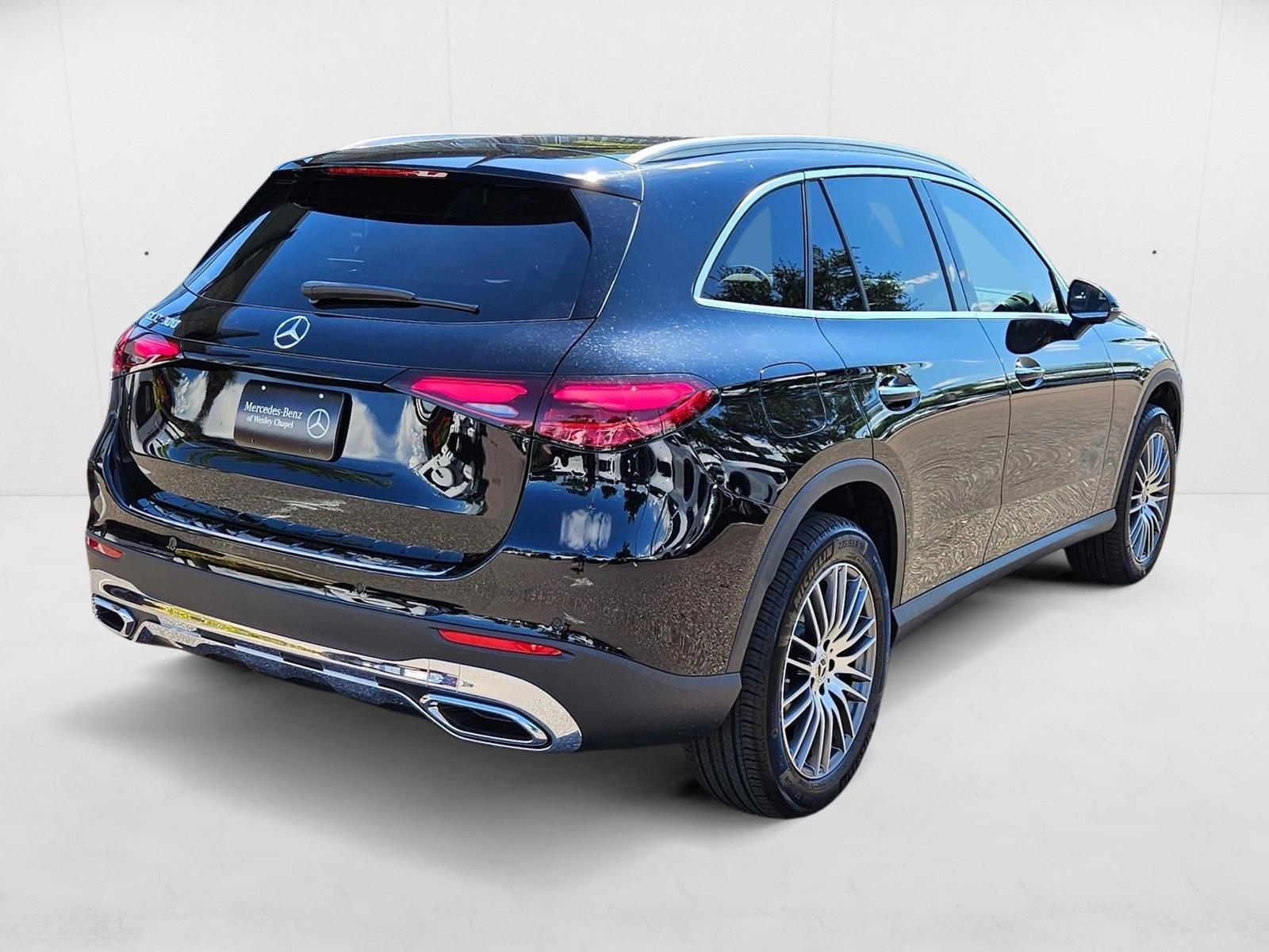 2026 Mercedes Benz GLC 300 photo 2