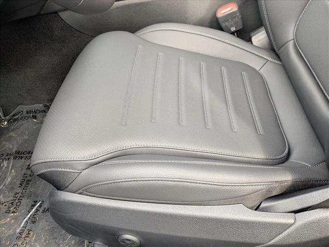 2025 Mercedes Benz C 300 Sedan photo 4