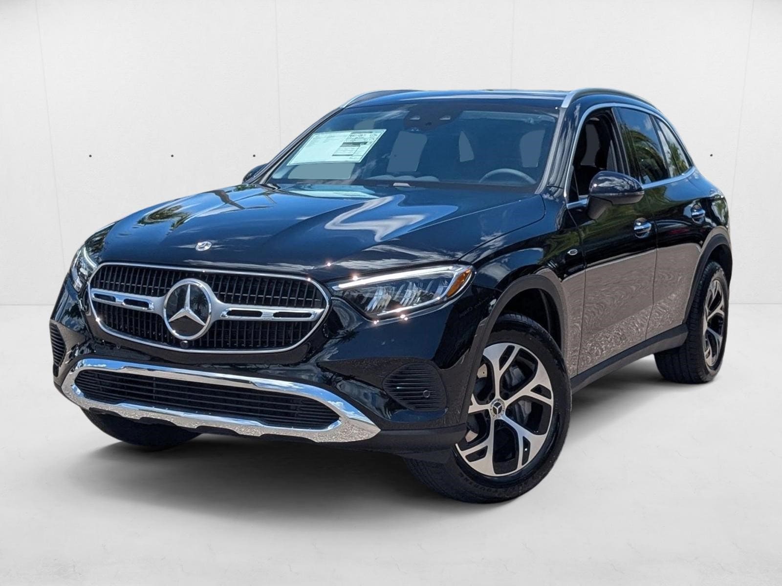 2025 Mercedes-Benz GLC Base's photo