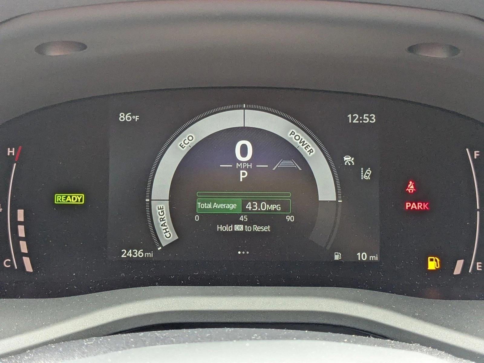 2025 Toyota Camry SE photo 3
