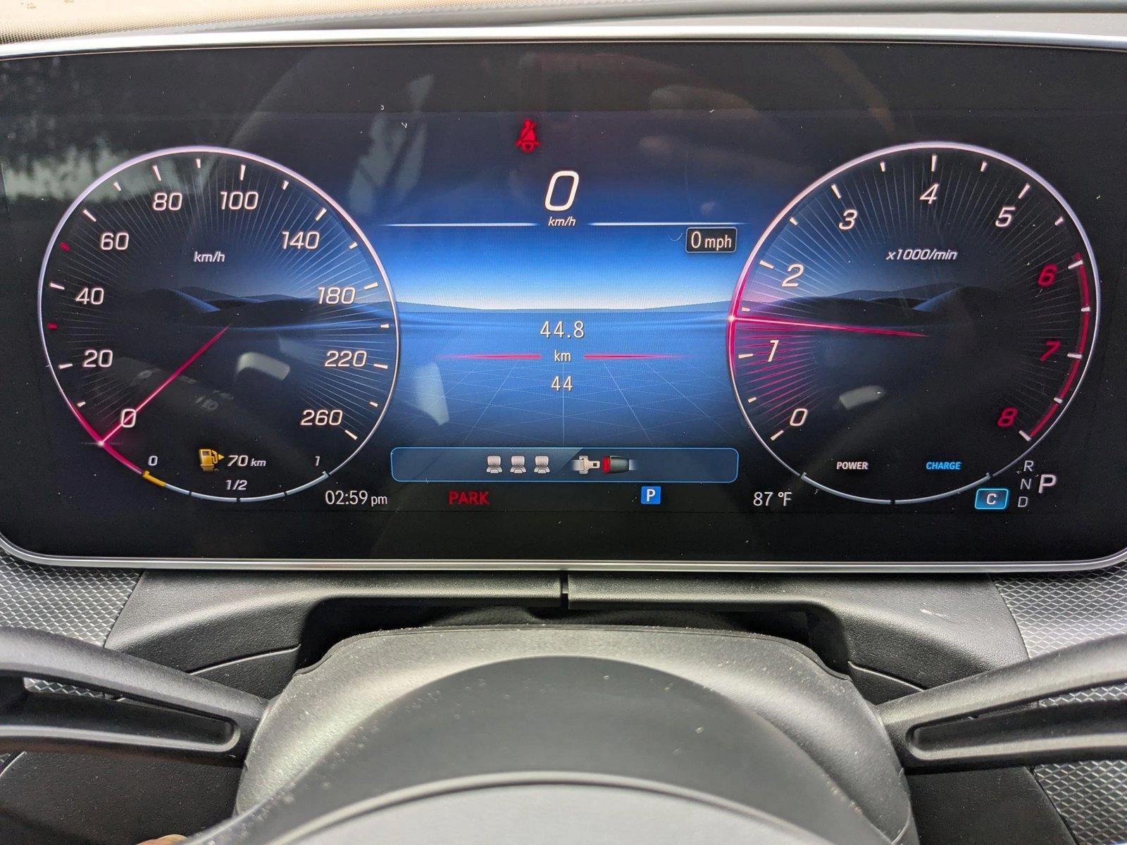 2025 Mercedes-Benz C-Class Sedan C 300 - Photo 9