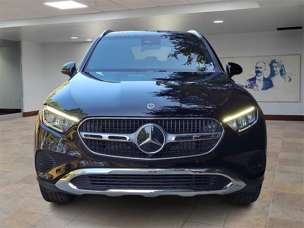 2025 Mercedes Benz GLC 300 4MATIC photo 2