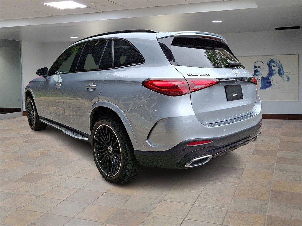 2024 Mercedes Benz GLC 300 photo 3
