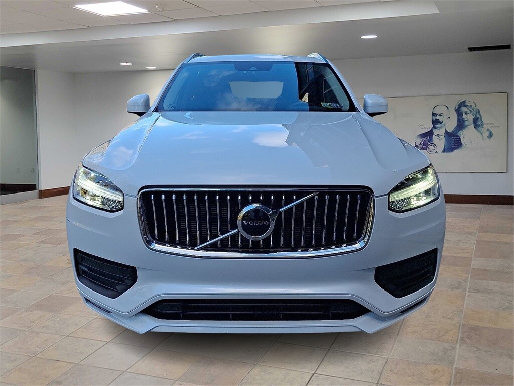 2020 Volvo XC90 T6 Momentum photo 2