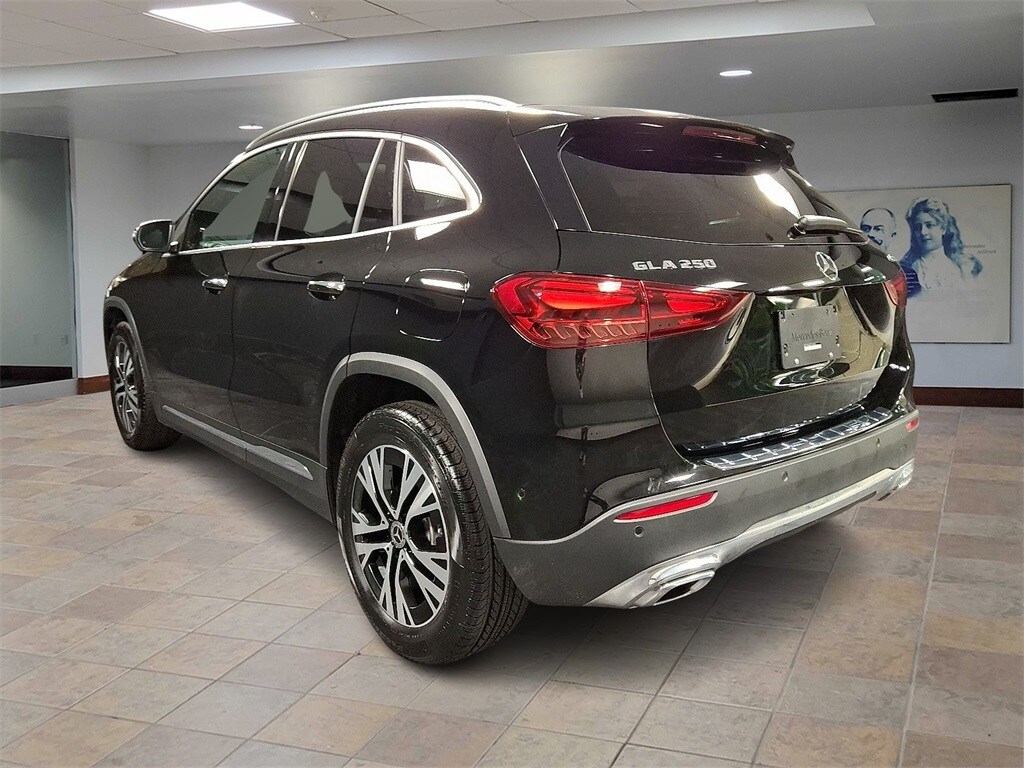 2025 Mercedes Benz GLA 250 4MATIC photo 4