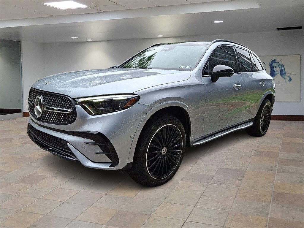2024 Mercedes Benz GLC 300 photo 2