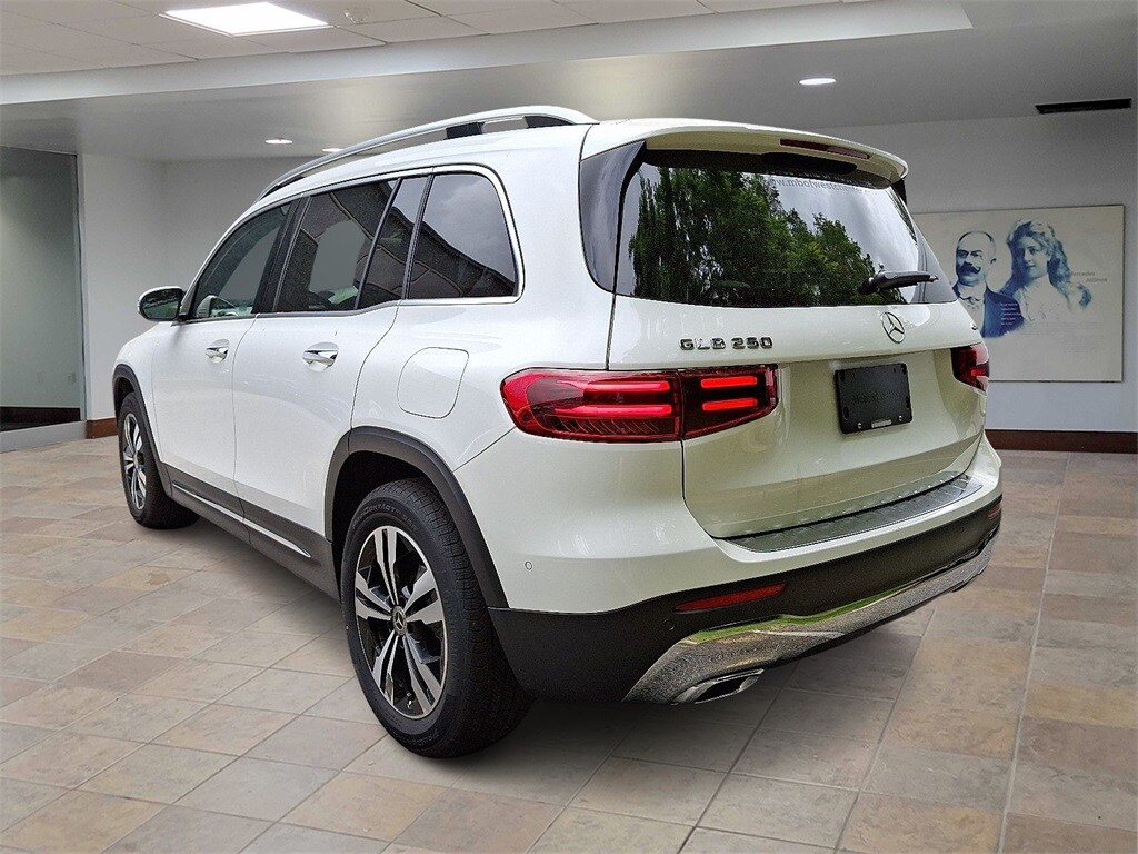 2025 Mercedes Benz GLB 250 4MATIC photo 2