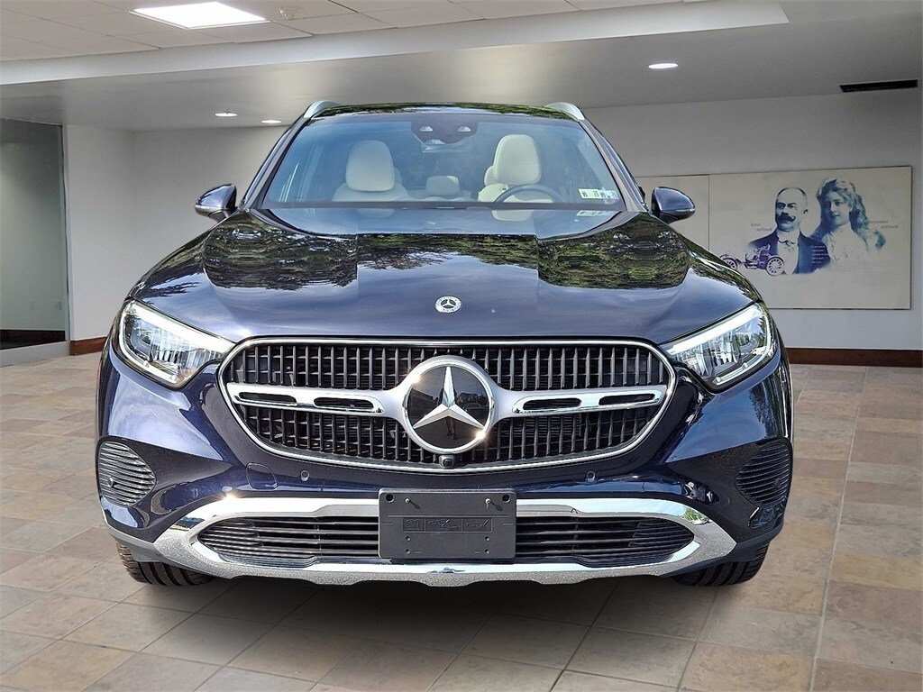 2024 Mercedes Benz GLC 300 photo 2