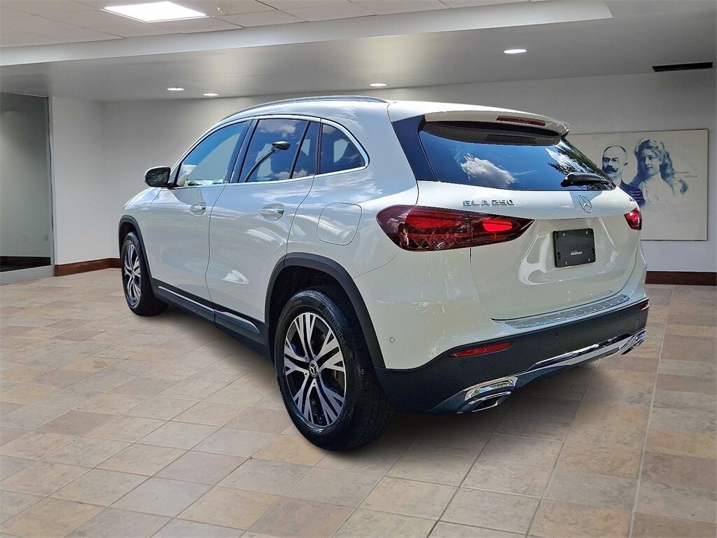 2025 Mercedes Benz GLA 250 4MATIC photo 4