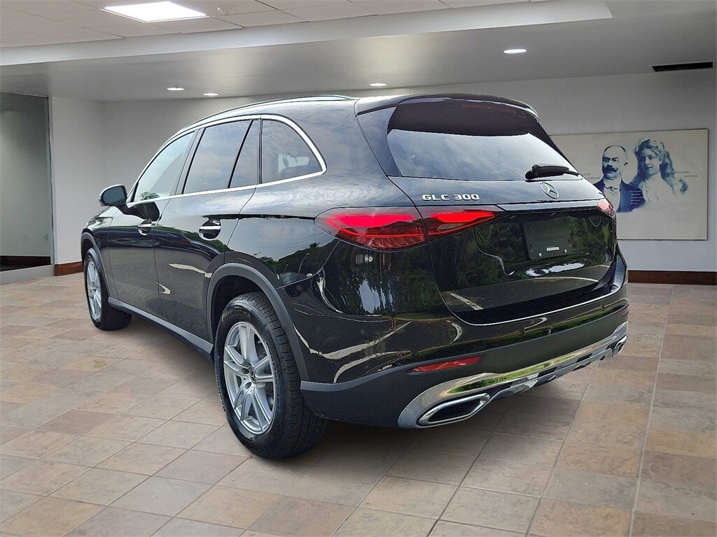 2025 Mercedes Benz GLC 300 4MATIC photo 2