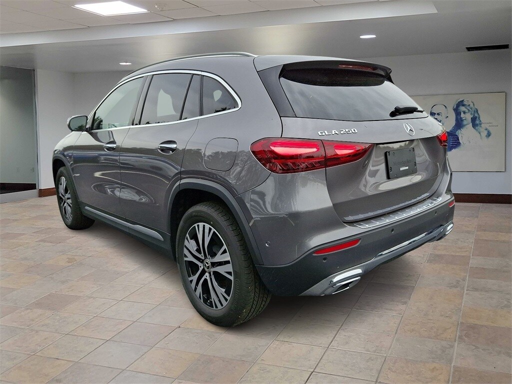 2025 Mercedes Benz GLA 250 4MATIC photo 3
