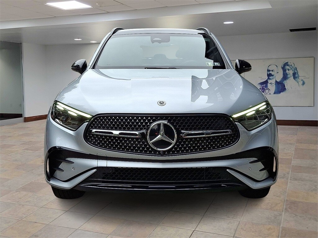 2024 Mercedes Benz GLC 300 photo 2