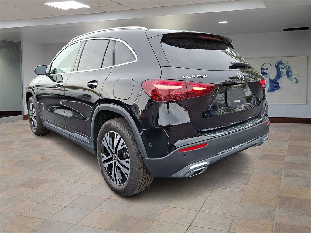 2025 Mercedes Benz GLA 250 4MATIC photo 3